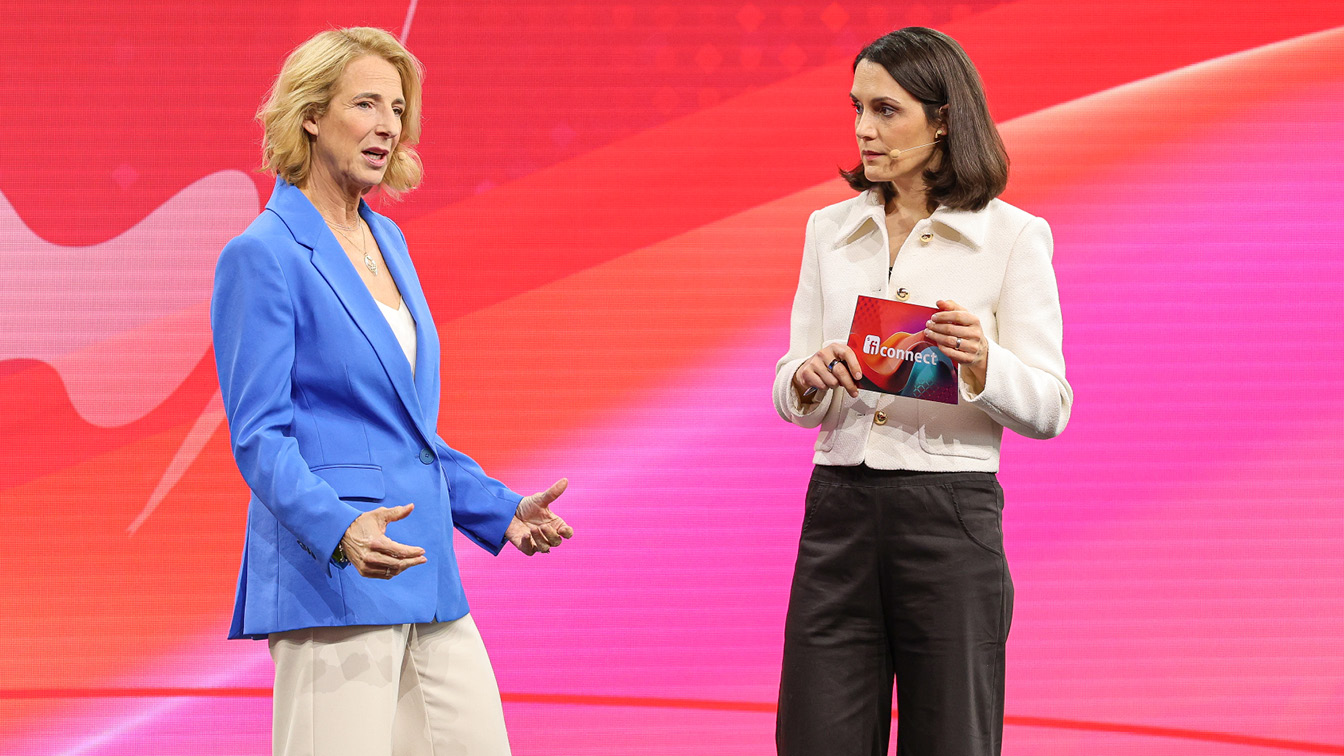 von links: Journalistin und ZDF-Sonderkorrespondentin Kathrin Eigendorf im Gespräch mit FI-Connect-Moderatorin Verena Fink von links: Kathrin Eigendorf im Gespräch mit FI-Connect Moderatorin Verena Fink