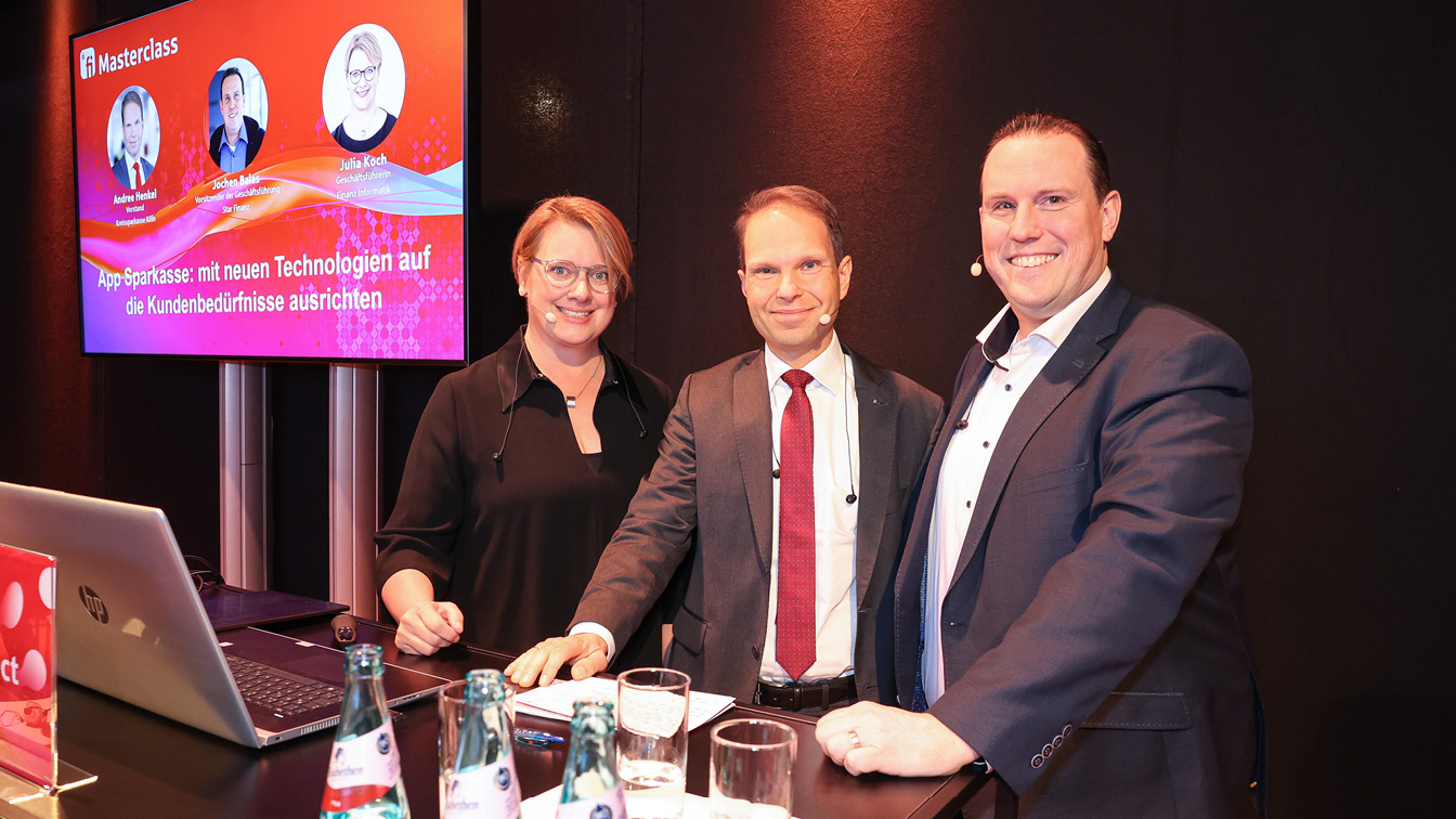 von links: Julia Koch, FI-Geschäftsführerin, Andree Henkel, Vorstand der Kreissparkasse Köln und Jochen Balas, Vorsitzender der Geschäftsführung Star Finanz von links: Julia Koch, FI-Geschäftsführerin, Andree Henkel, Vorstand der Kreissparkasse Köln und Jochen Balas, Vorsitzender der Geschäftsführung Star Finanz